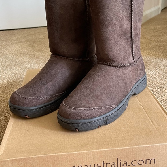 New UGG Ultra Short Chocolate - Picture 2 of 5